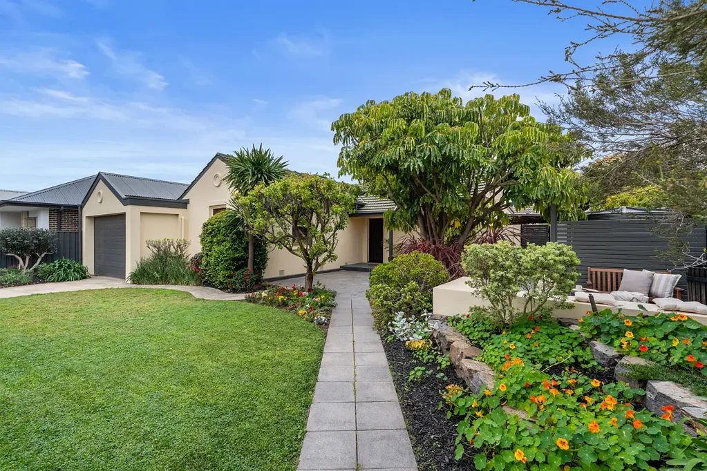 Warradale 3房  Spacious Living, Entertainer's Alfresco & A Truly Welcoming Location