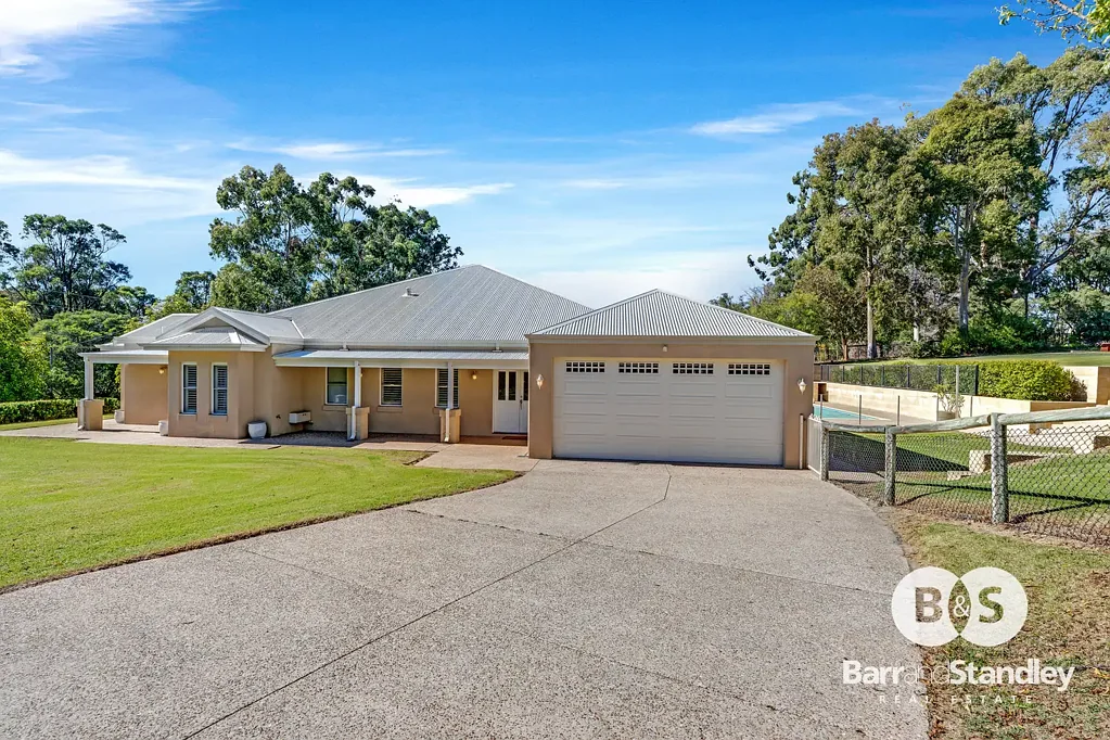 Gelorup 5 Bedroom Stunning Gelorup Family Home