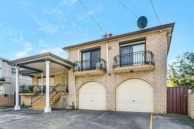 Cabramatta 5房 377 CABRAMATTA RD WEST, CABRAMATTA. 5房3卫4车位全砖豪宅, 1018平方米地块。 Full Brick Mansion on a 1,018m2 BLOCK