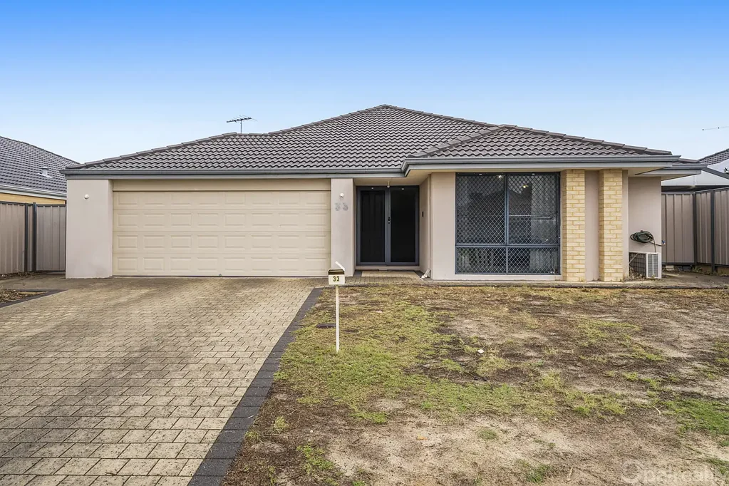 Spacious family living in a central Byford location