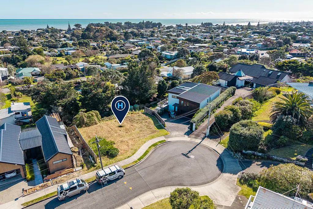 Waikanae BEACH SECTION WITH VIEWS