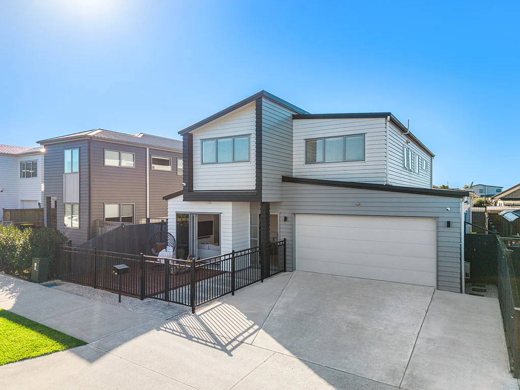 Karaka 5Zimmer Space and Style with TWO kitchens and TWO Masters