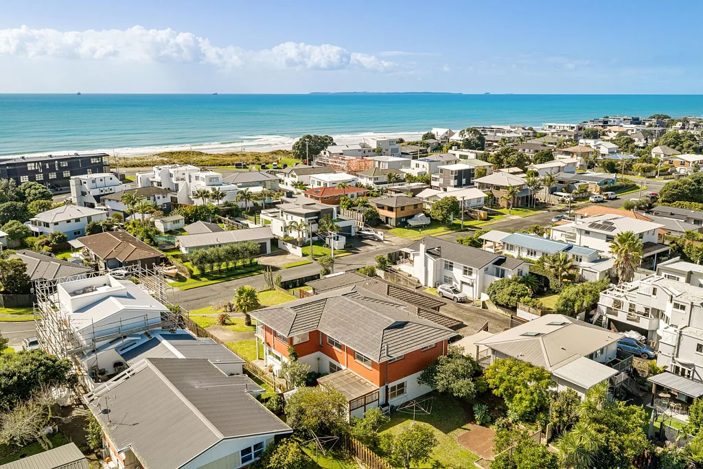 Mount Maunganui 5 Slaapkamer Big land, solid bones, enviable address