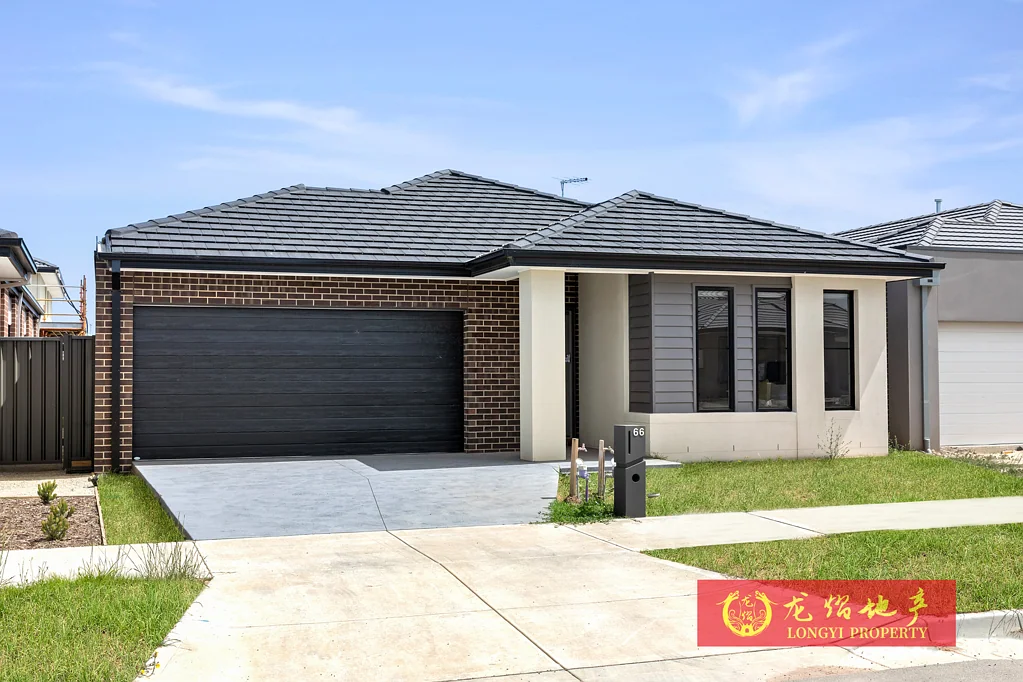 Clyde North 4 Bedroom Brand New Stunning Spacious Family Home in Orana Estate