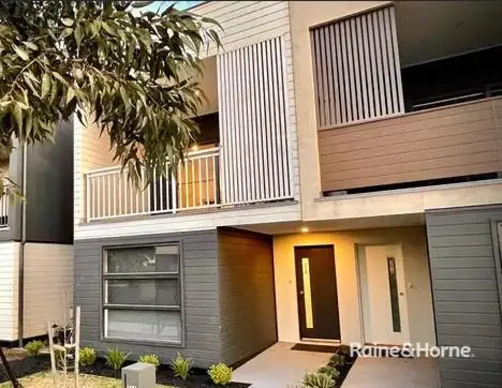 Beautiful Townhouse Close to Amenities