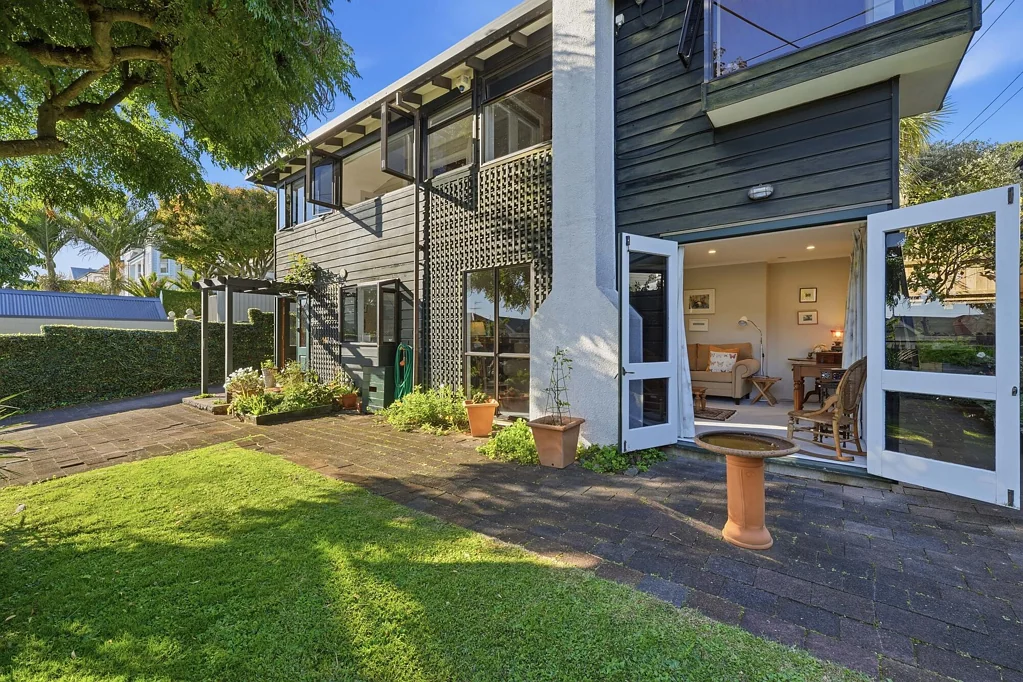Devonport 3Moenga Motivated vendors. One clear instruction - Sell