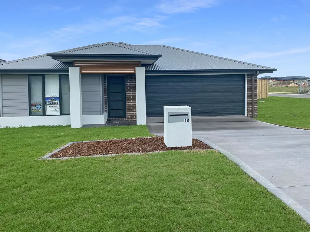 Modern Family Living in Gillieston Heights
