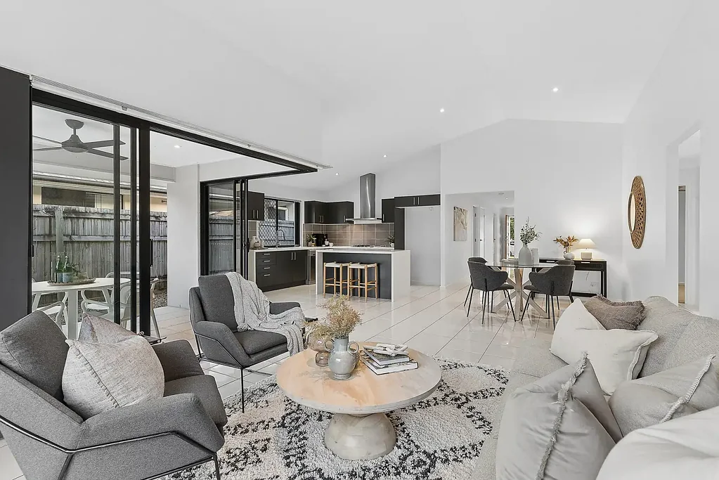 15 Lyrebird Crescent, Upper Kedron, QLD 4055