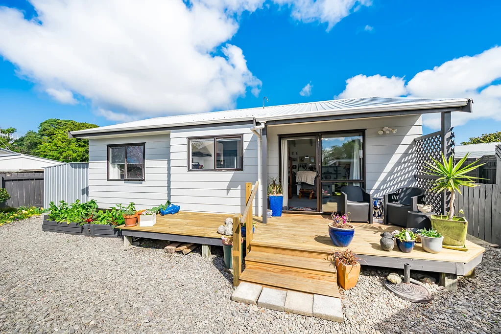 Paraparaumu 2Kwarto Sunny, Private and Move-In Ready!
