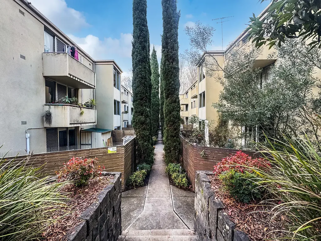 North Melbourne 2 Bedroom Modern Apartment Living in North Melbourne!