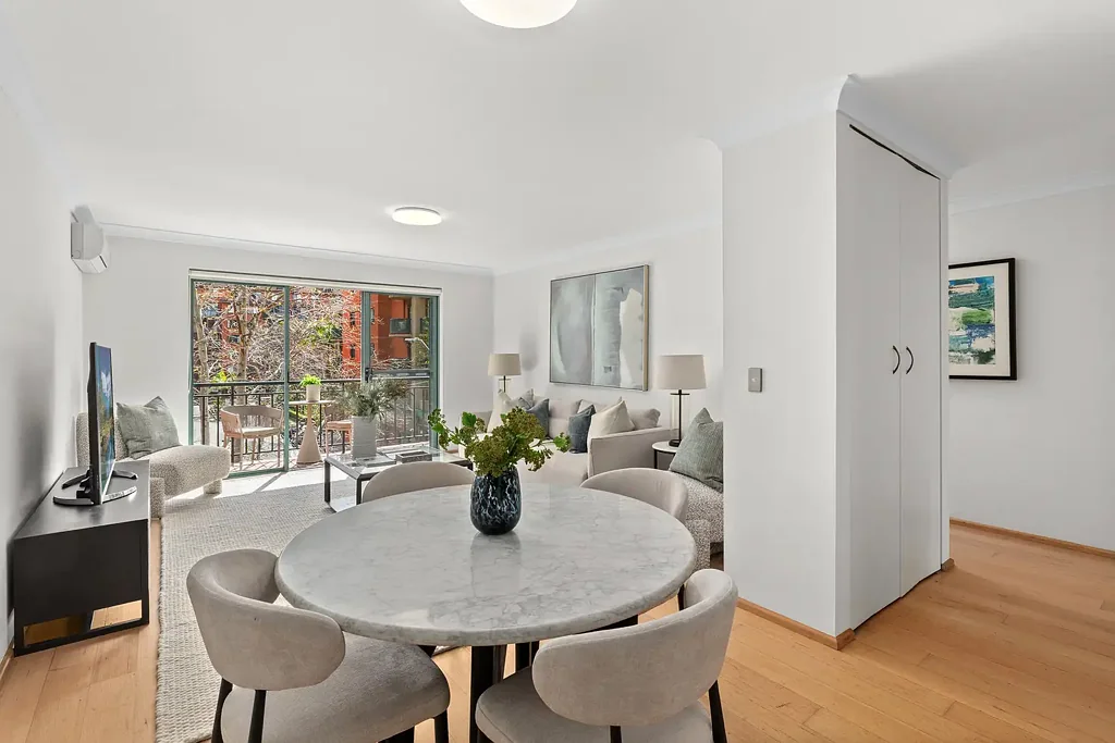 Alexandria 2Moenga Spacious Two-Bedroom Apartment with Leafy Outlook