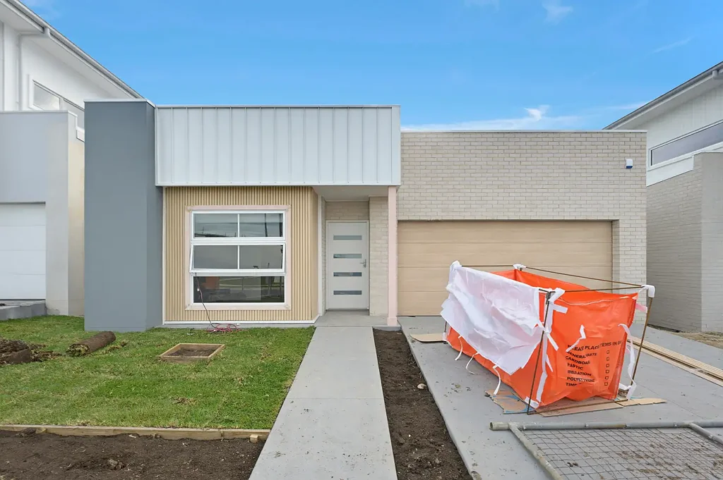 Calderwood 4 Slaapkamer Brand New Living