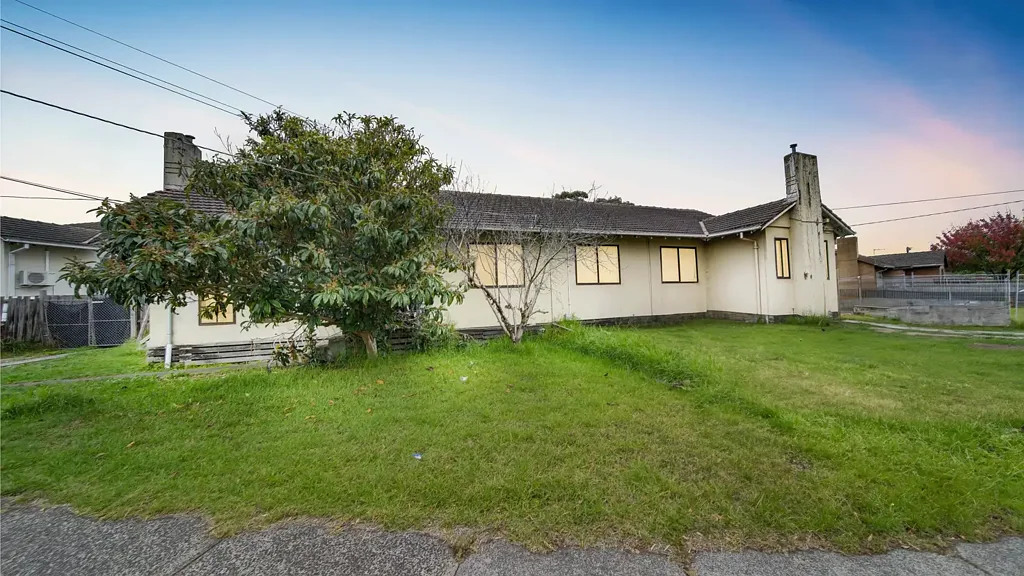 Dandenong North 5chambre Calling All Tradies! - Dual Home With Insane Potential on 922m²