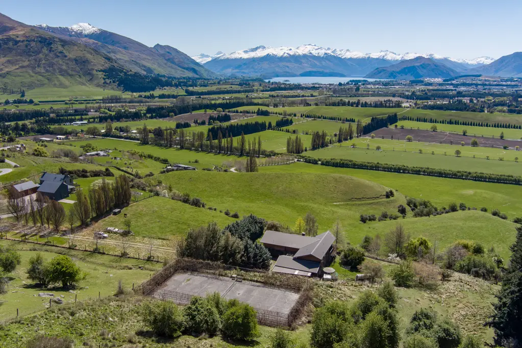 Wanaka 7Moenga Magnificent lake views on Mt Barker