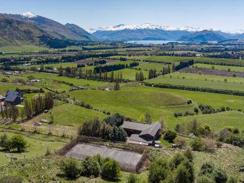 Wanaka 7 Bedroom Magnificent lake views on Mt Barker