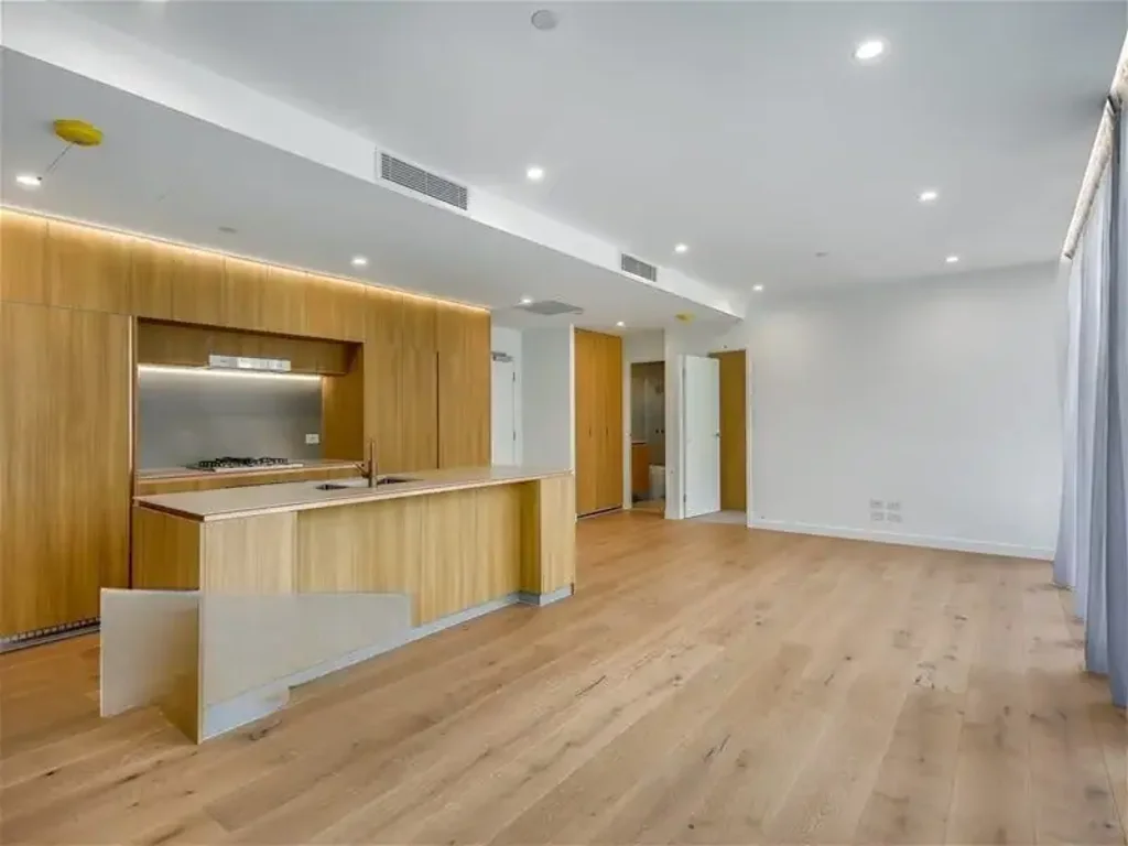 2 BEDROOM 2 BATHROOM LUXURY APARTMENT WITH CITY VIEWS -- LEVEL 4
