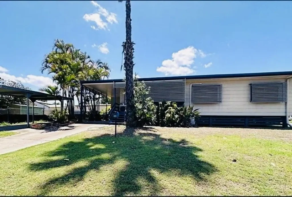Moranbah 3બેડરૂમ BEAUTIFULLY MAINTAINED HOME ON A SPACIOUS CORNER BLOCK