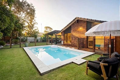 Mooloolaba 4房  A Character-Filled Coastal Retreat Designed for Entertaining