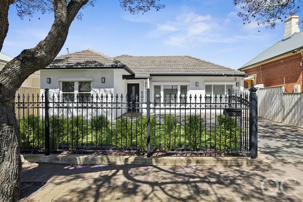 Clarence Park 4房  Open the Door to a Forever-Ready Home with Rear Lane Access