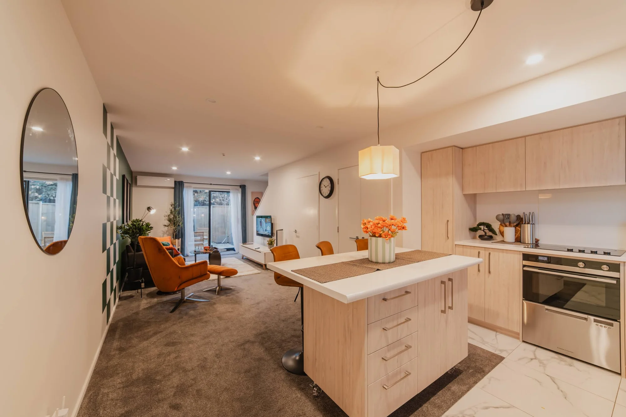 Riccarton 2房  Freehold, Furnished & EV ready Near Hagley Park.