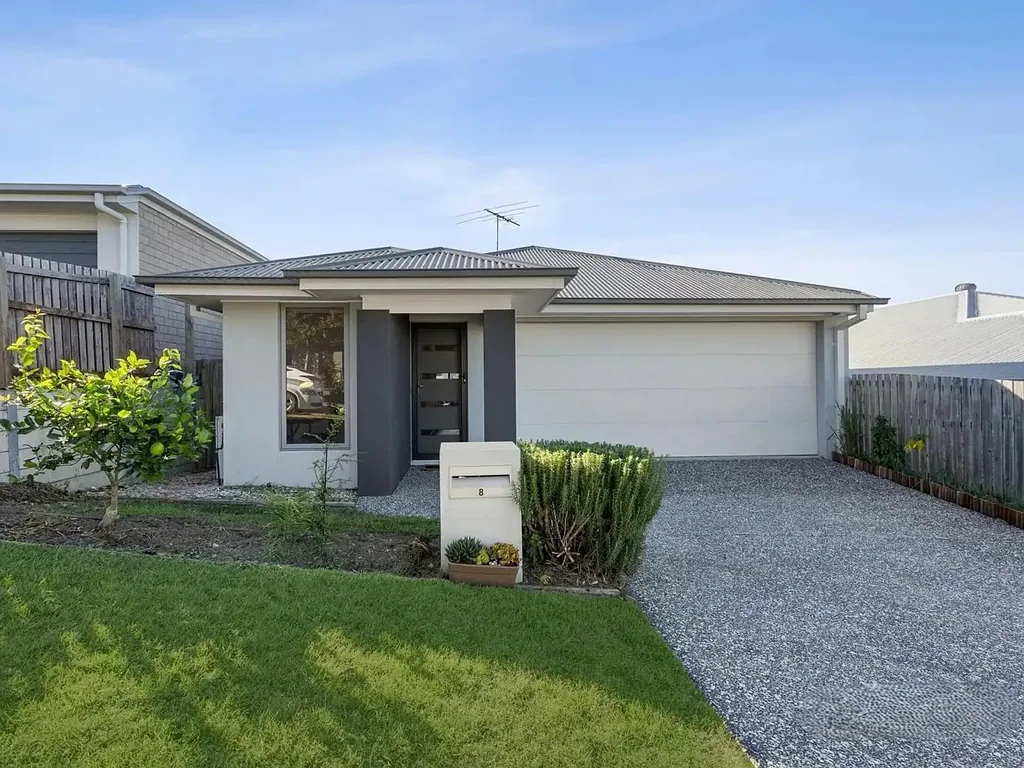 8 Boston Street, Spring Mountain, QLD 4300