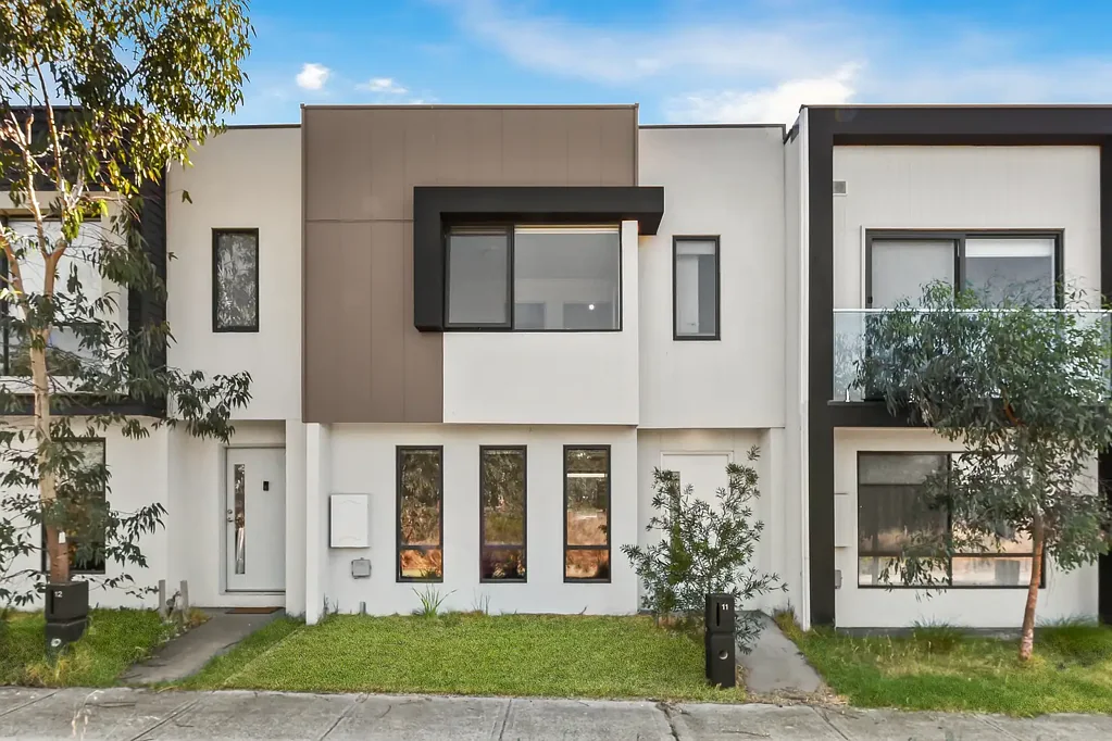 11 Helensburch Passage, Cranbourne West, VIC 3977