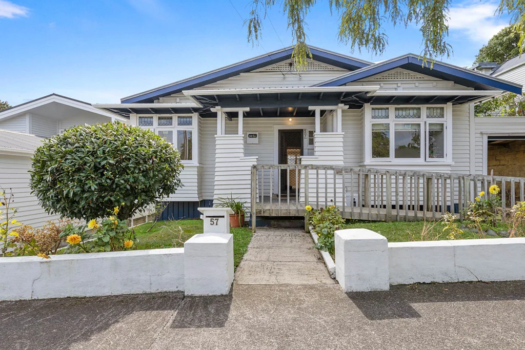 Mount Eden 3房  Exceptional Renovation Opportunity