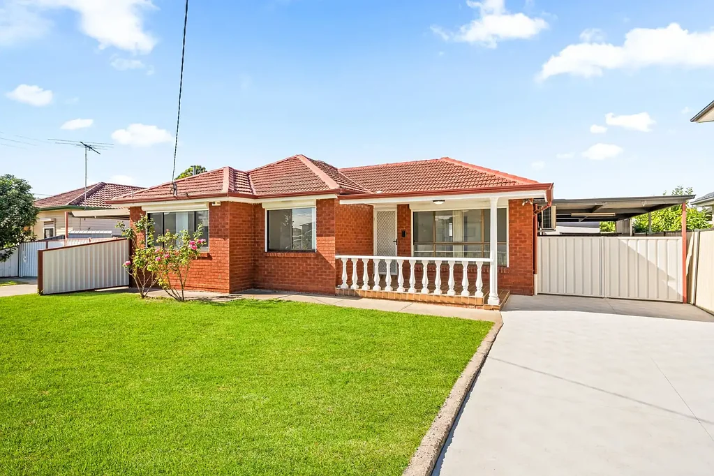 Fairfield West 6房 罕见的全面翻新家庭住宅，附带独立 annex 房 – 卓越的投资机会 RARE FULLY RENOVATED FAMILY HOME WITH SELF-CONTAINED SLEEPOUT – OUTSTANDING INVESTMENT OPPORTUNITY
