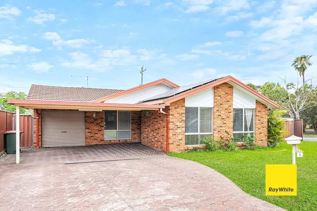 Glendenning 4 Slaapkamer Spacious 4-Bedroom Family Home on 506m² in Peaceful Crescent