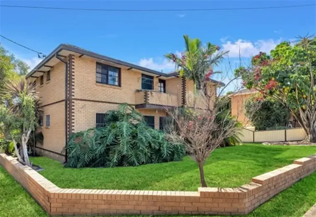 TWO BEDROOM UNIT WITH PRIVATE COURTYARD