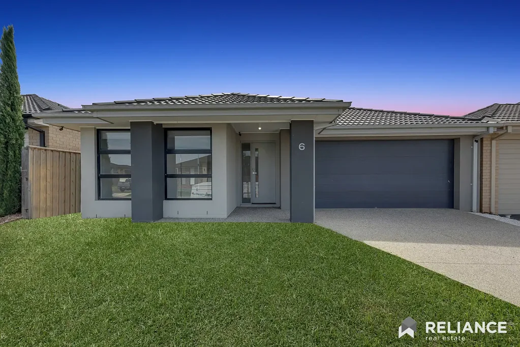 Modern 4-Bedroom Family Home in Prime Werribee Location