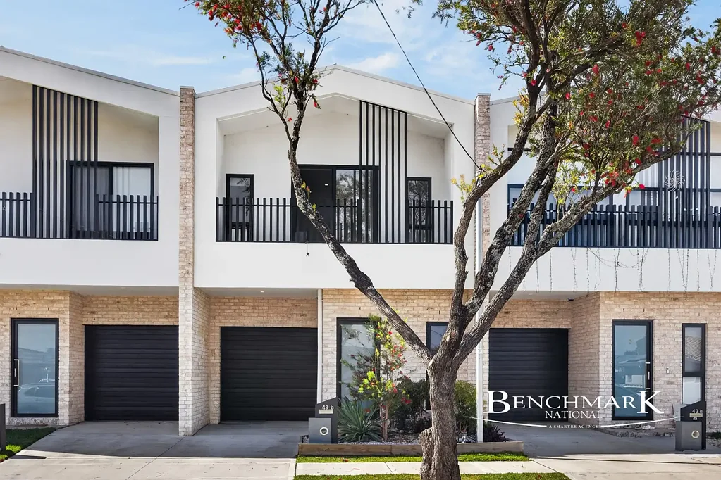 Moorebank 4침실 MODERN FAMILY LIVING WITH SPACE TO IMPRESS