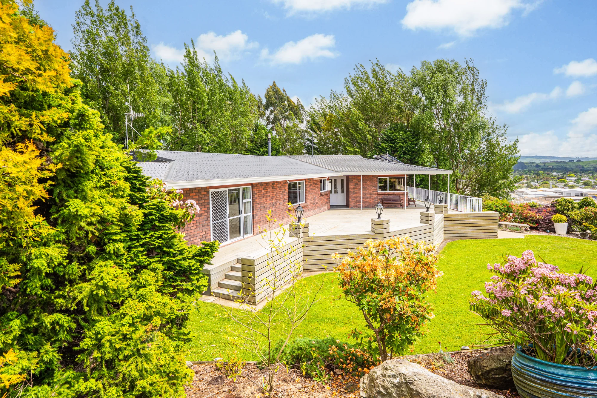 Pahiatua  Stunning Home, Breathtaking Views set on 2ha!