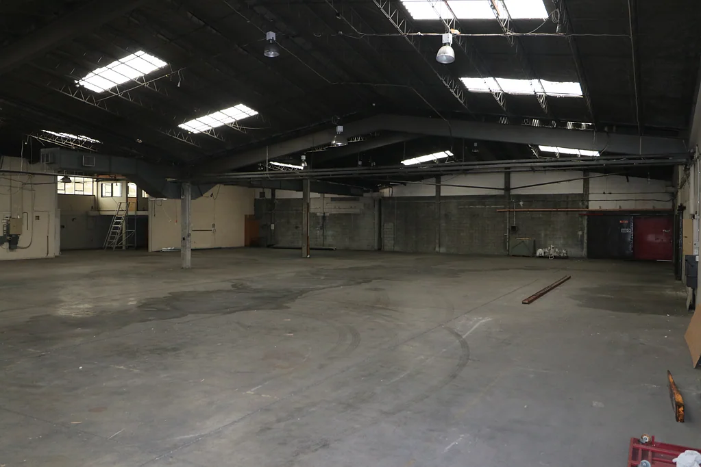 Porirua  Big and Basic - Warehouse with Office