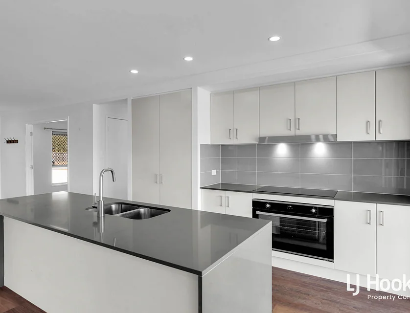 127-129 Geoff Philp Drive, Logan Village, QLD 4207, 4 कमरे, 2 बाथरूम, House