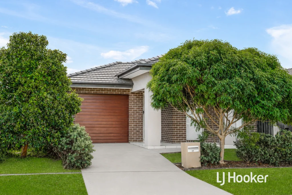 Stunning 5 Bedroom Single Level Home - Great Location!