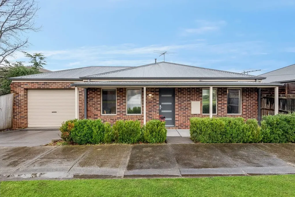 Modern Living in a Convenient Hamlyn Heights Location