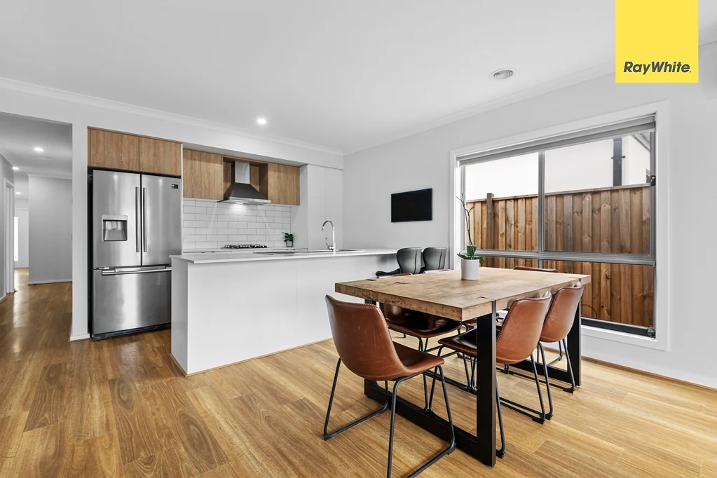 30 Mewat Circuit, Thornhill Park, VIC 3335