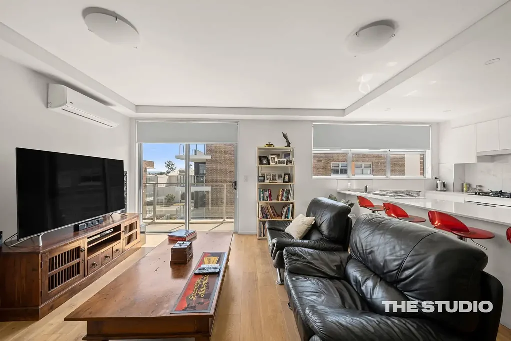 North Kellyville 2 Bedroom Stylish Third Floor Apartment Living with Year-Round Entertaining and Walk-to-Everything Convenience