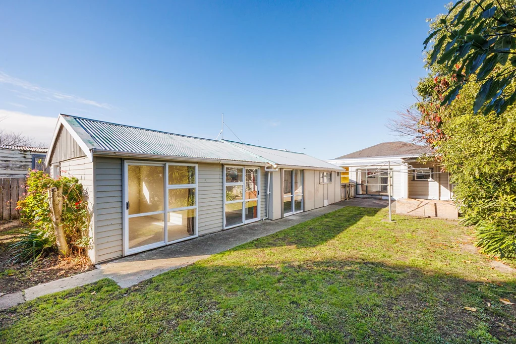Palmerston North Central 4Zimmer Do up opportunity with extras!