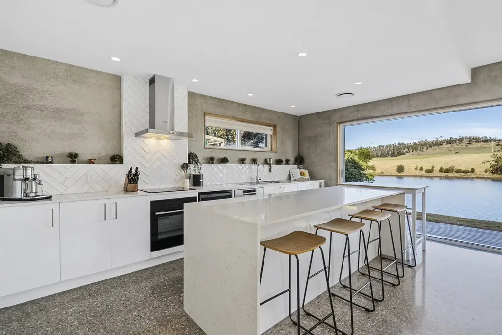 Carlton River 3Zimmer Sustainable riverfront retreat