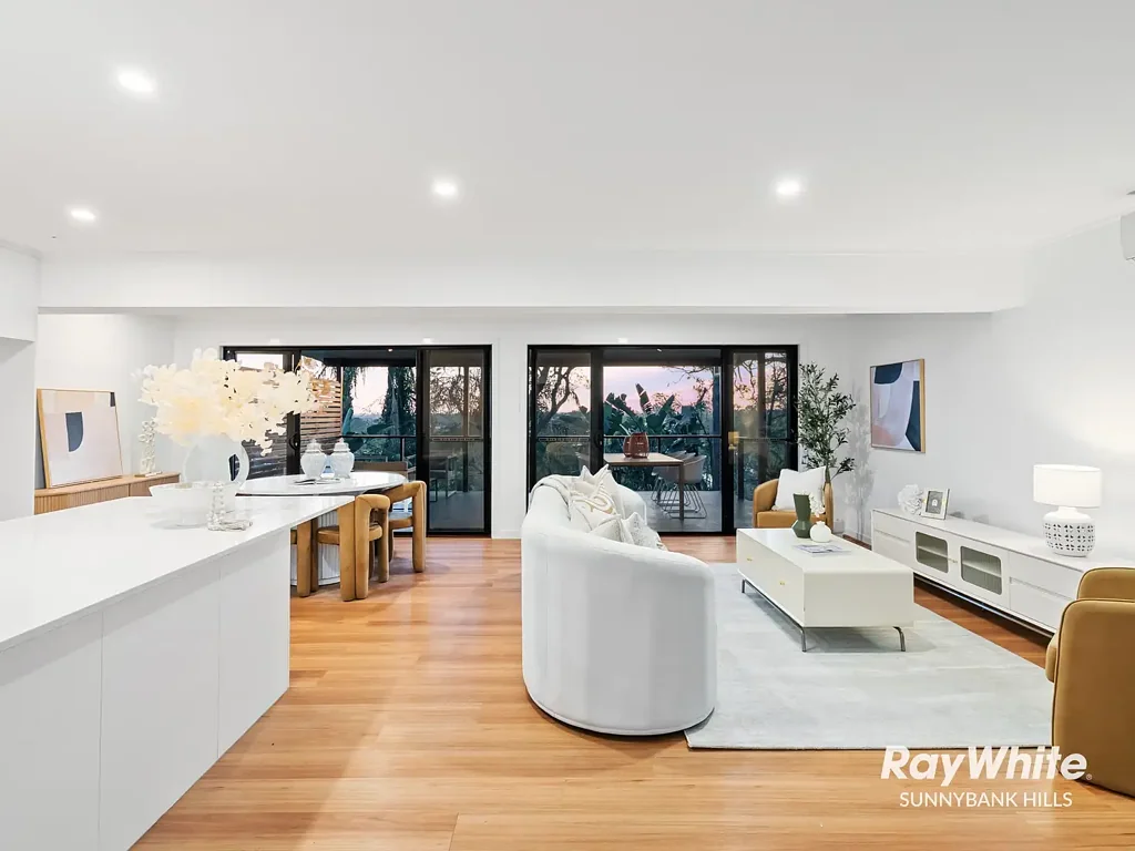 St Lucia 4房  Spacious Family Haven with Dual Living & Luxe Renovations