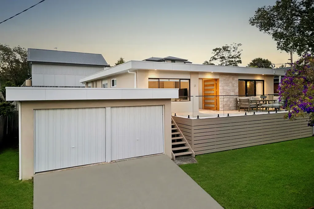 Bateau Bay 4房  Renovated coastal home with easy living appeal