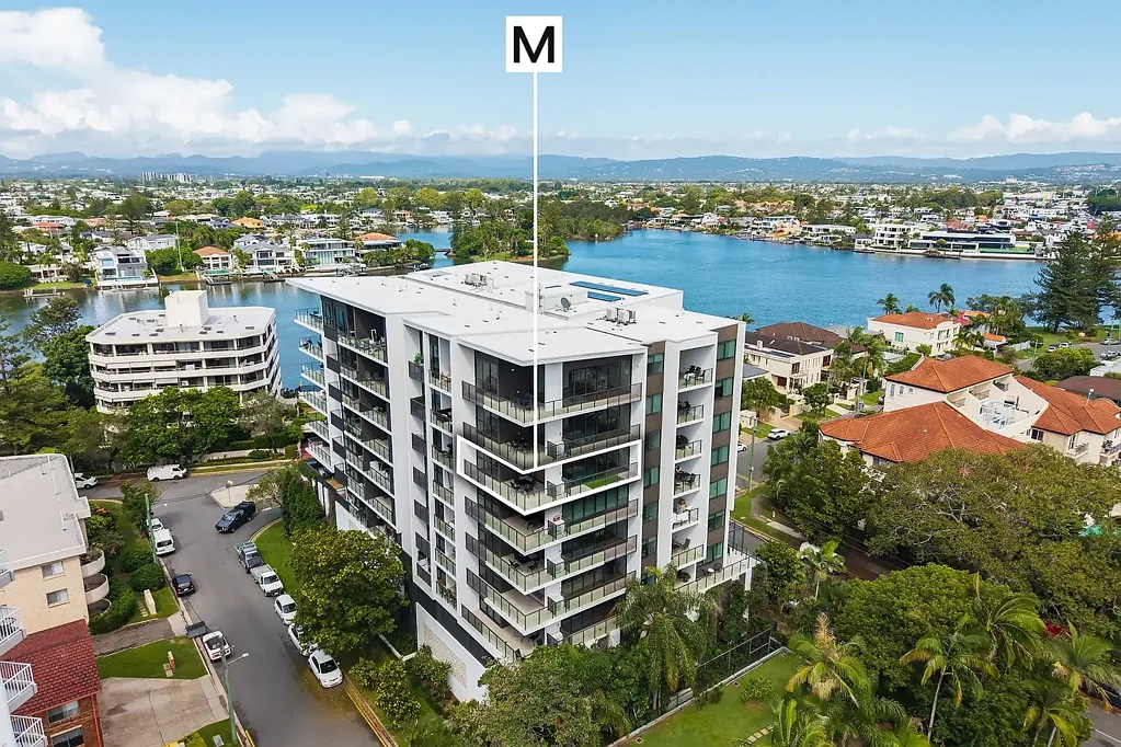 Surfers Paradise 2कमरा North-Facing Riverside Apartment in a Highly Sought-After Building
Must Be Sold - Act Now