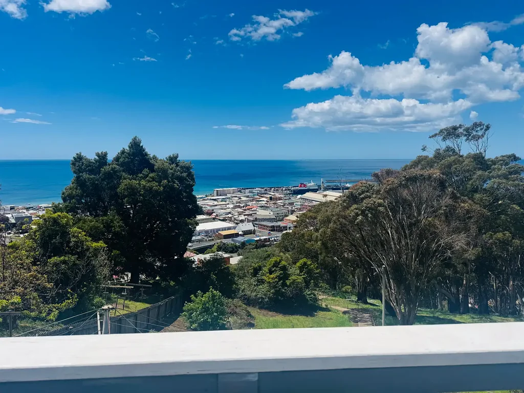 Montello 3Kwarto Elevated Living with Sea views