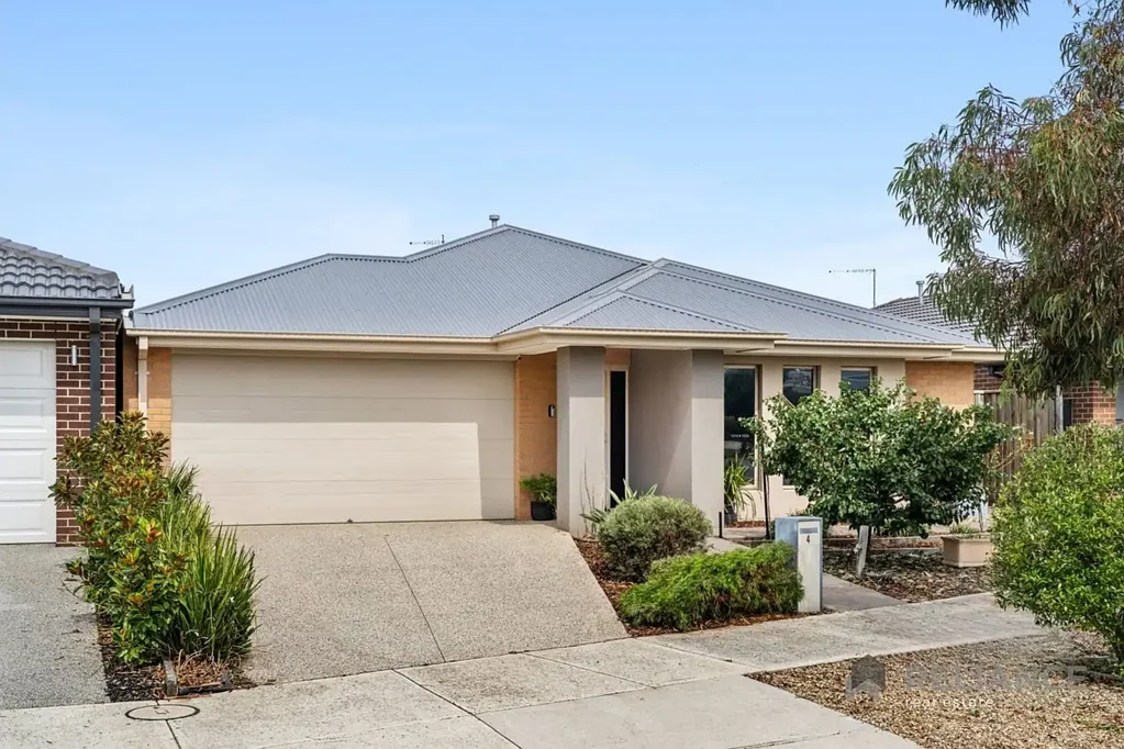 🏡 Modern Family Living in the Heart of Sunbury!