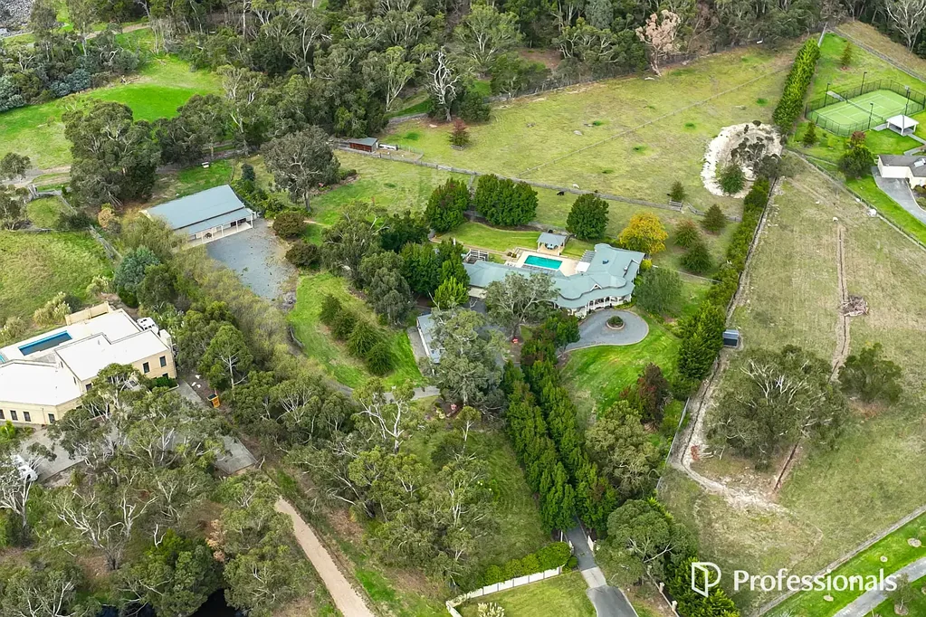 Kilsyth 6 Bedroom Private Acreage with Huge Commercial & Lifestyle Potential!