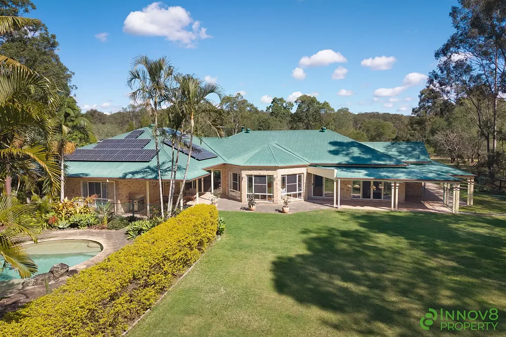 Cashmere 5ห้องนอน Sprawling Homestead-Acreage With Multiple Expansive Living Areas, Abundant Privacy, Oodles Of Usable Land & Tropical Pool!