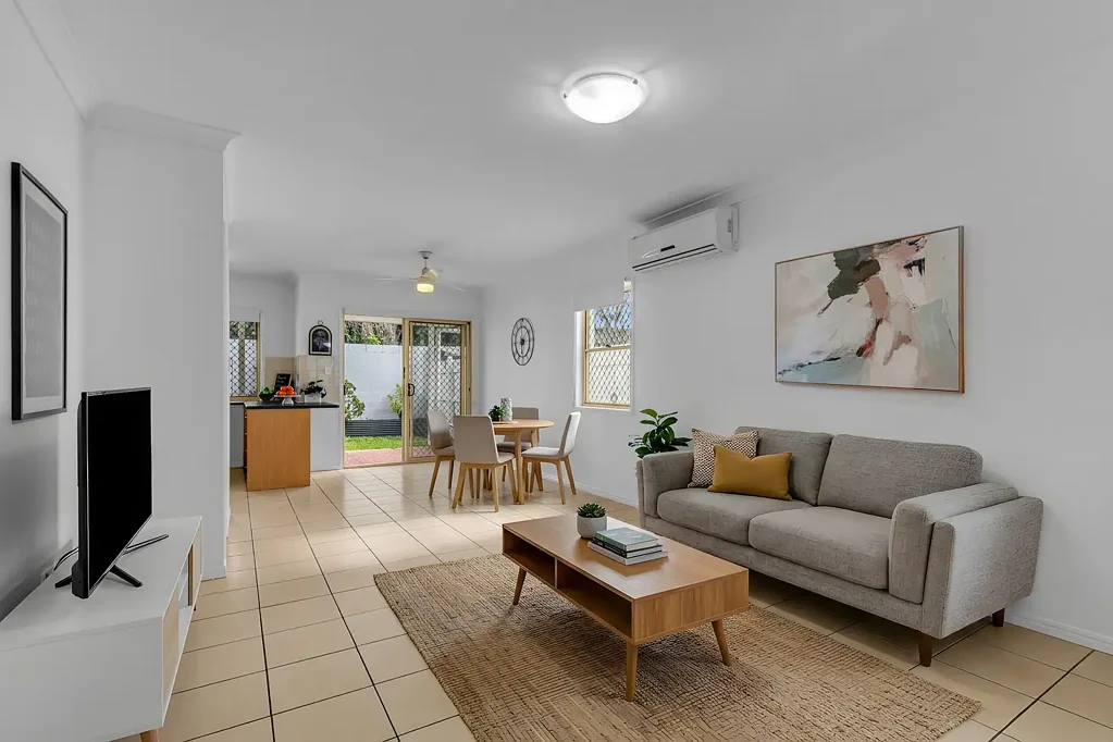 Acacia Ridge 3침실 REJUVENATED TOWNHOME ACACIA RIDGE