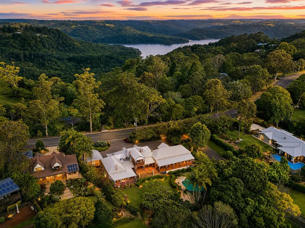 Montville 6房  Montville Provençal Estate – French Provincial Luxury on 2,427m² with Resort Pool, Guest Suites & Private Park Access
